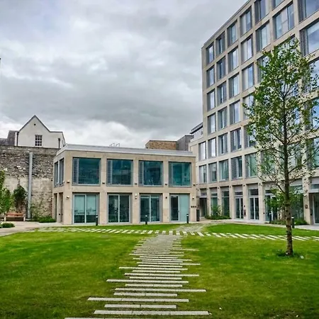 命运学生-坦纳瑞酒店 *